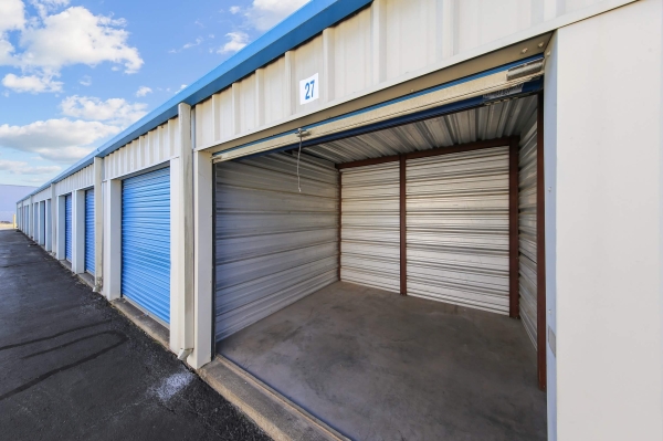 Facility photo: //images.sparefoot.com/medium/22624666bb5ecf33817.jpg