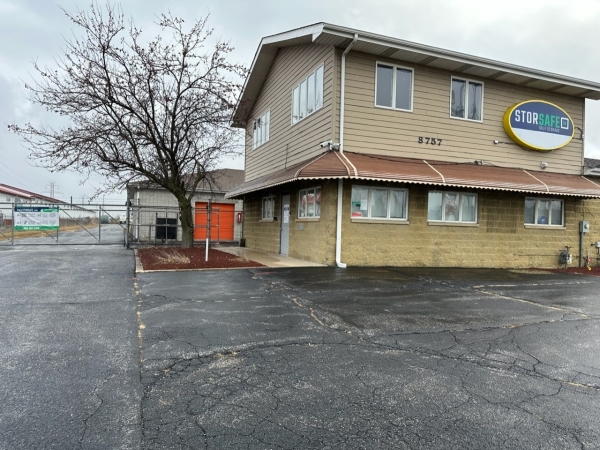 Facility photo: //images.sparefoot.com/medium/226257666078298161c.jpeg