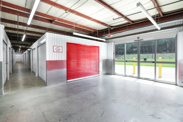 Facility photo: //images.sparefoot.com/medium/22627068cc55c9d3d14.jpg