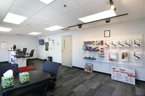 Facility photo: //images.sparefoot.com/medium/22627068cc55ce3b2cc.jpg
