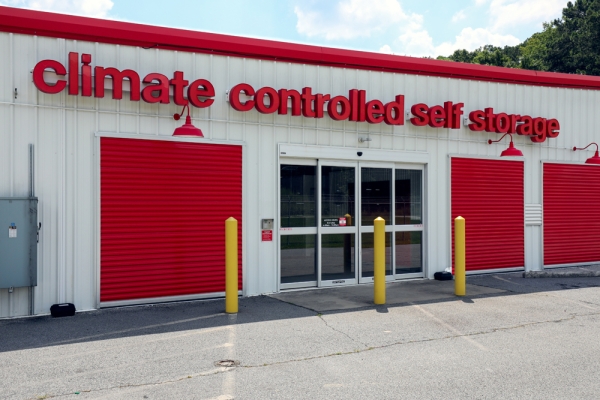Facility photo: //images.sparefoot.com/medium/22627068cc55d11624e.jpg