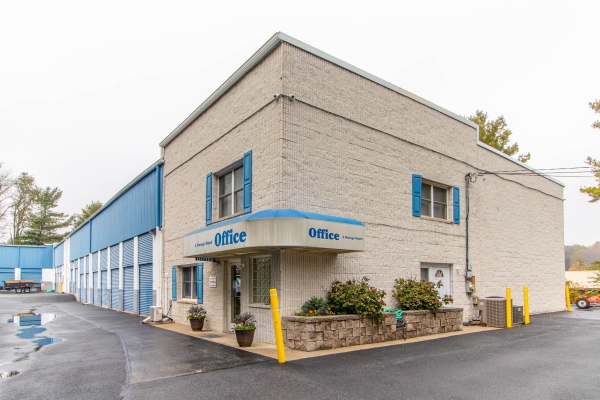 Facility photo: //images.sparefoot.com/medium/226278695e8d4306914.jpeg