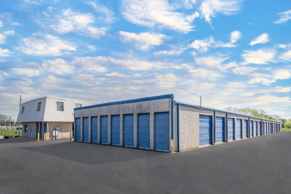 Facility photo: //images.sparefoot.com/medium/2263386889372f99cfd.jpg