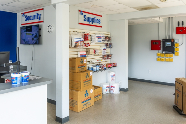 Facility photo: //images.sparefoot.com/medium/22634568c1a71fc6a81.jpg