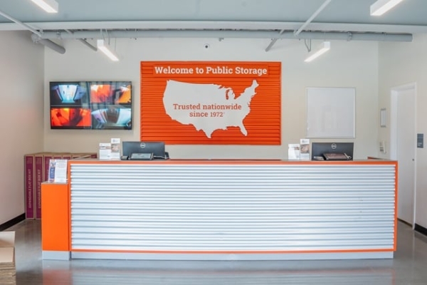 Facility photo: //images.sparefoot.com/medium/2263486878f5b276df0.jpg