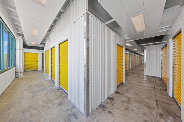 Facility photo: //images.sparefoot.com/medium/2263506899eb0f9025a.jpg