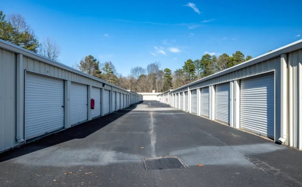 Facility photo: //images.sparefoot.com/medium/22638668dda49972dc6.jpg