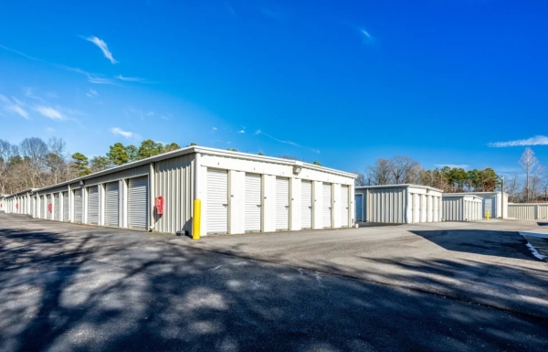 Facility photo: //images.sparefoot.com/medium/22638668dda49e18d4f.jpg