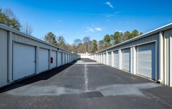 Facility photo: //images.sparefoot.com/medium/22638668dda49f43efd.jpg