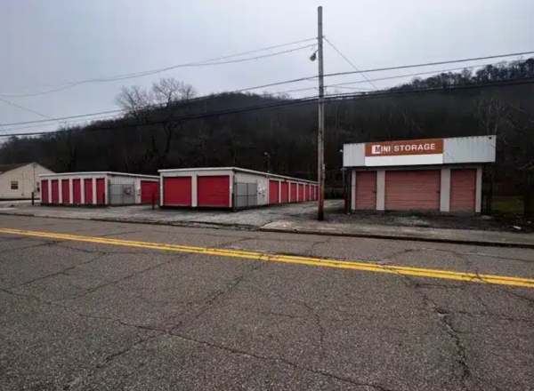 Facility photo: //images.sparefoot.com/medium/22639368d6c63fee055.jpg