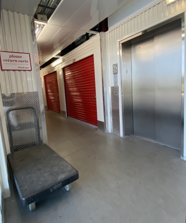 Facility photo: //images.sparefoot.com/medium/22641863694687bd9d9.jpg