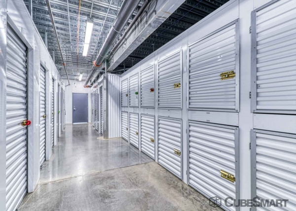Facility photo: //images.sparefoot.com/medium/2265276890750a7f4a6.jpg