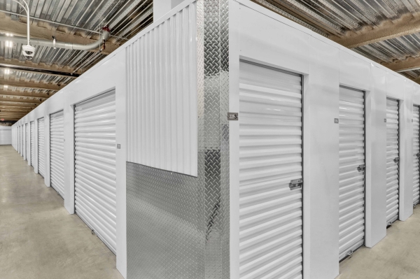 Facility photo: //images.sparefoot.com/medium/2265396700086dead7c.jpg