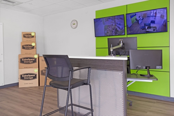 Facility photo: //images.sparefoot.com/medium/22654569943200bbc43.jpg