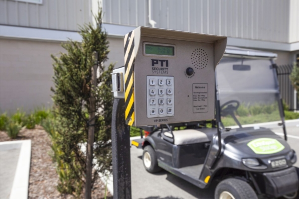 Facility photo: //images.sparefoot.com/medium/2265456a42601fd6a35.jpg