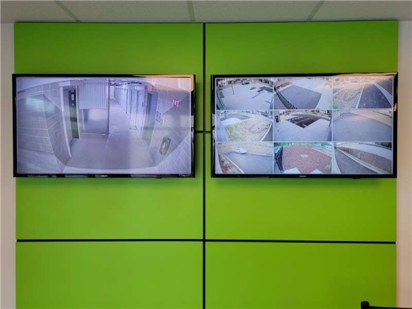 Facility photo: //images.sparefoot.com/medium/2265466994321238e41.jpg