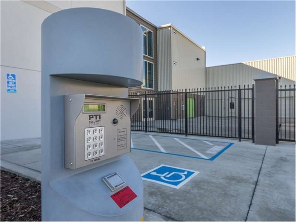 Facility photo: //images.sparefoot.com/medium/226549699432862adea.jpg