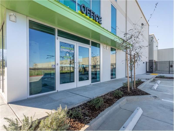 Facility photo: //images.sparefoot.com/medium/22654969943289ccfa8.jpg