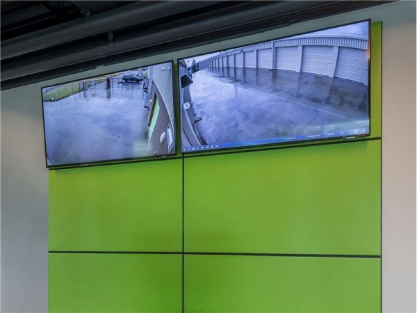 Facility photo: //images.sparefoot.com/medium/2265496994328ad1468.jpg