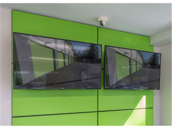 Facility photo: //images.sparefoot.com/medium/226554699432c78f14d.jpg