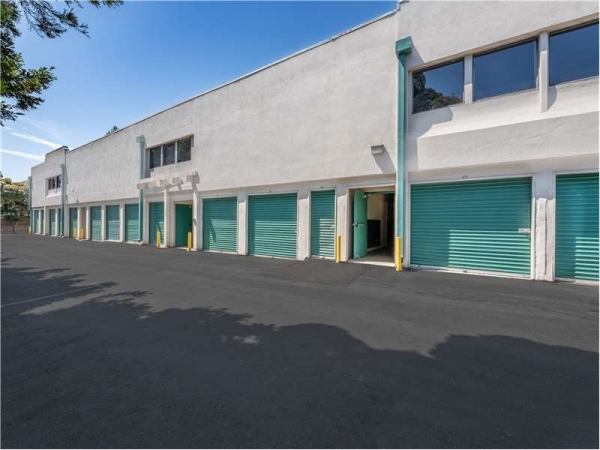 Facility photo: //images.sparefoot.com/medium/226555699432e26fccd.jpg