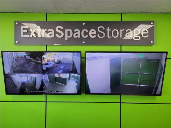 Facility photo: //images.sparefoot.com/medium/226555699432e4c096d.jpg