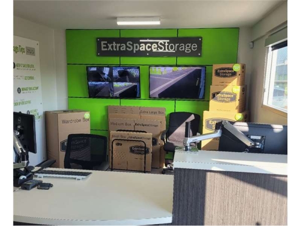 Storage Units at Extra Space Storage - 0341 - Sacramento - 5051 Perry Ave - 5051 Perry Avenue