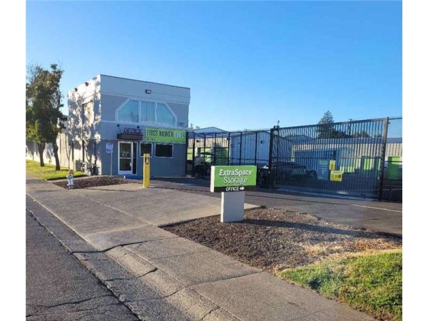 Storage Units at Extra Space Storage - 0341 - Sacramento - 5051 Perry Ave - 5051 Perry Avenue