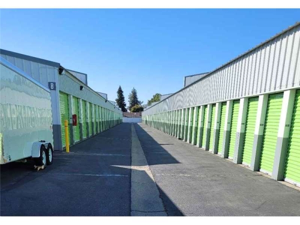 Storage Units at Extra Space Storage - 0341 - Sacramento - 5051 Perry Ave - 5051 Perry Avenue