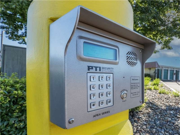 Facility photo: //images.sparefoot.com/medium/226557699432d555a61.jpg