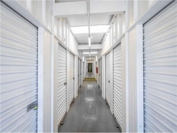 Facility photo: //images.sparefoot.com/medium/226557699432d7c1bbf.jpg