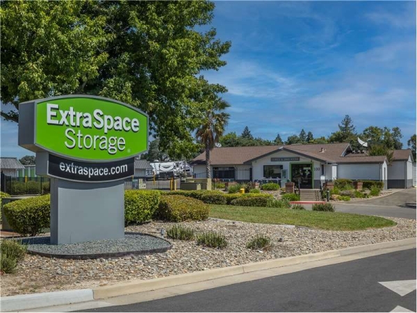 Facility photo: //images.sparefoot.com/medium/226557699432d886b94.jpg