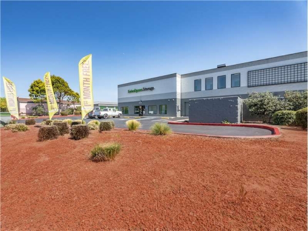 Facility photo: //images.sparefoot.com/medium/226559699433666078a.jpg