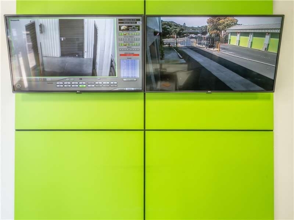 Facility photo: //images.sparefoot.com/medium/2265596994336ae99a6.jpg