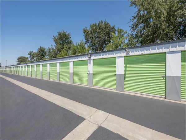 Facility photo: //images.sparefoot.com/medium/22656064cc06a80972f.jpg