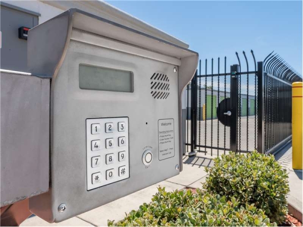 Facility photo: //images.sparefoot.com/medium/22656064cc06aca481b.jpg