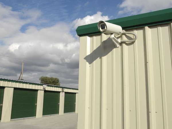 Facility photo: //images.sparefoot.com/medium/22656064cc06af114e3.jpg