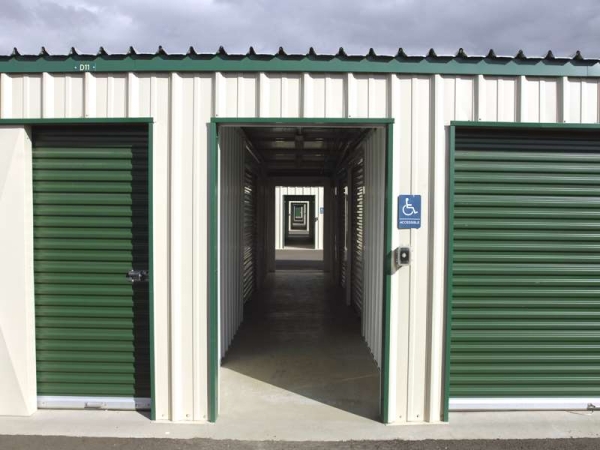 Facility photo: //images.sparefoot.com/medium/22656064cc06b0e316a.jpg