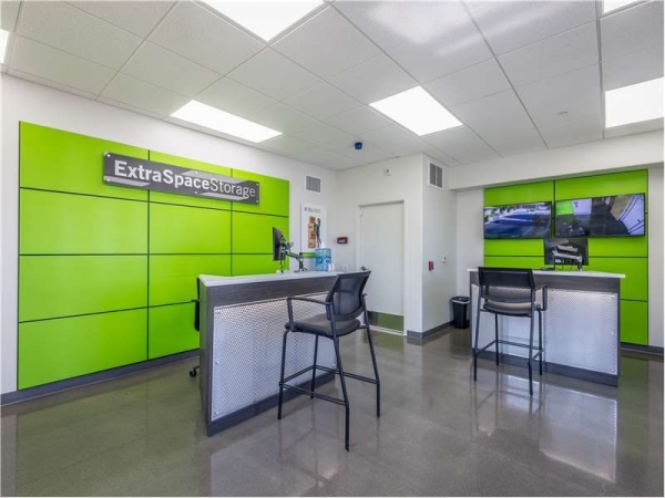 Facility photo: //images.sparefoot.com/medium/22656369943349cc51b.jpg