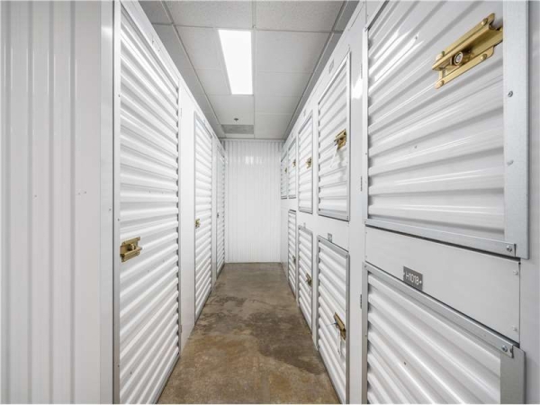 Facility photo: //images.sparefoot.com/medium/226564699433e9d2e31.jpg