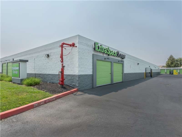 Facility photo: //images.sparefoot.com/medium/226564699433eaa23f9.jpg