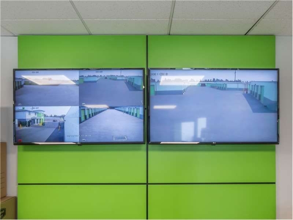 Facility photo: //images.sparefoot.com/medium/226564699433eb81739.jpg