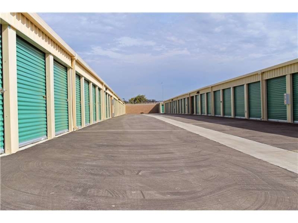 Facility photo: //images.sparefoot.com/medium/2265666994346145c28.jpg