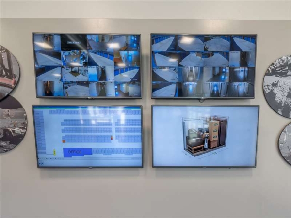 Facility photo: //images.sparefoot.com/medium/226567699434edd14ba.jpg