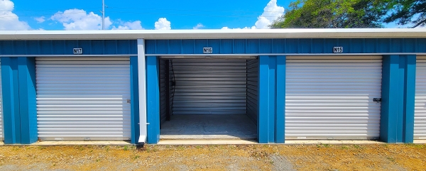 Facility photo: //images.sparefoot.com/medium/2265726a1d04e9735ca.jpg