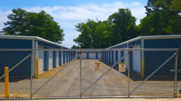 Facility photo: //images.sparefoot.com/medium/2265726a1d04f033dab.jpg