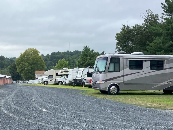 Facility photo: //images.sparefoot.com/medium/22659268a8ccc5f3af3.jpeg
