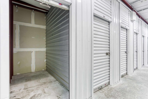 Facility photo: //images.sparefoot.com/medium/22660368811b2ee572e.jpg