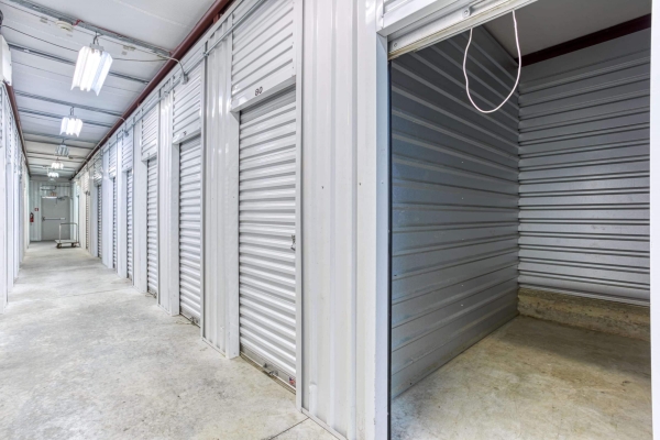 Facility photo: //images.sparefoot.com/medium/22660368811b4314855.jpg