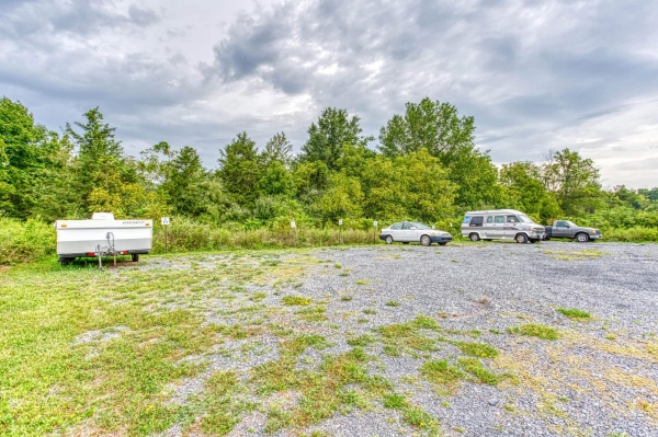 Facility photo: //images.sparefoot.com/medium/226620689e2a14d6580.jpg